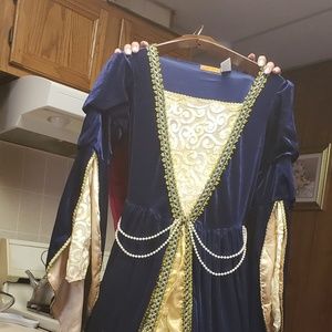 Costume